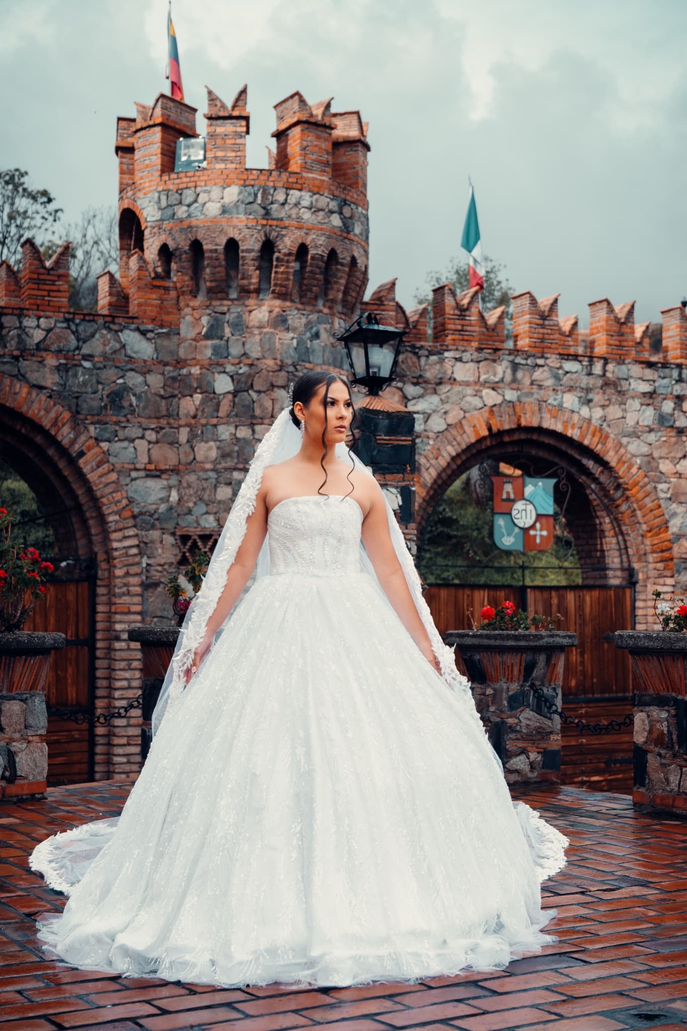 Retrato de novia en una locación de estilo medieval