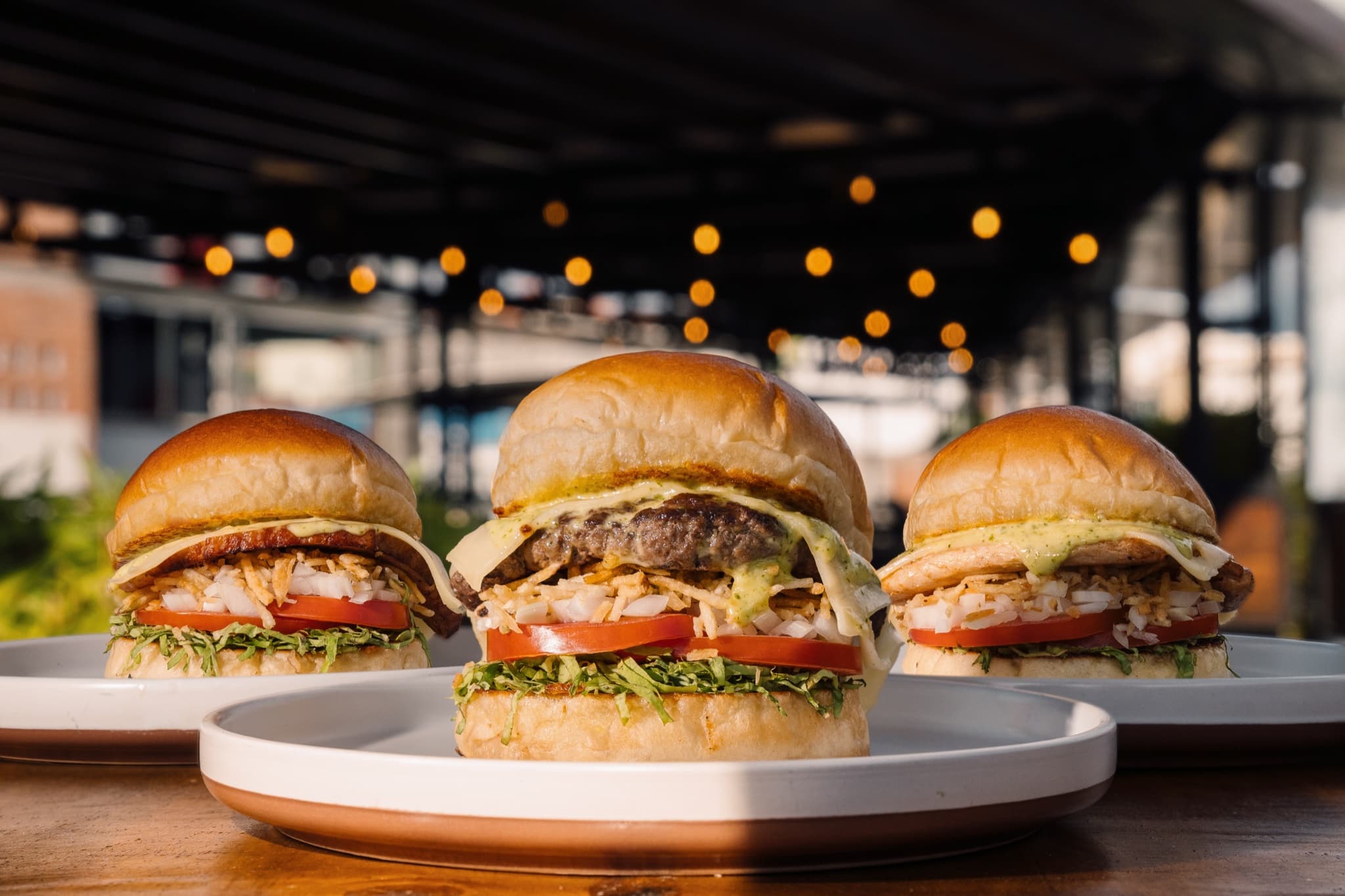 Tres hamburguesas presentadas como línea de producto