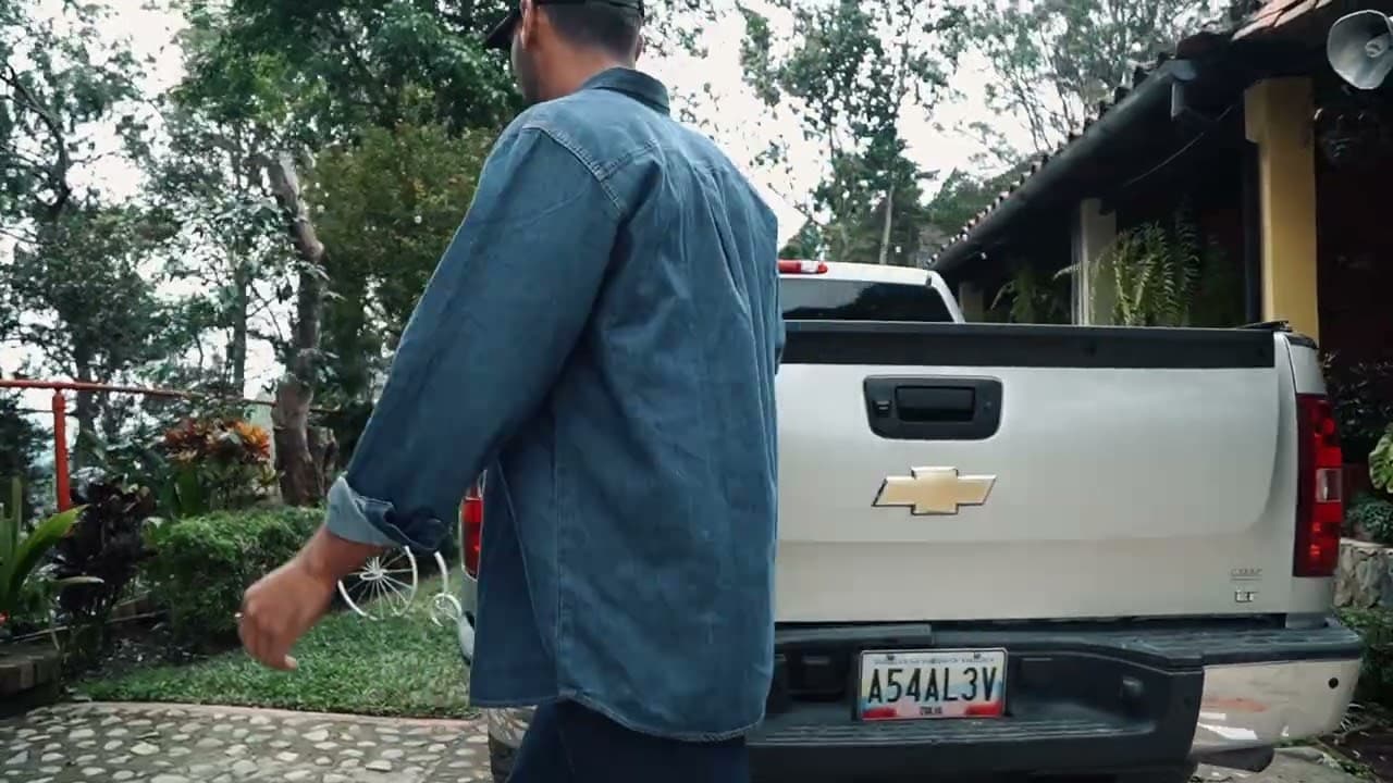 Fotograma de SHIMAHA — Comercial